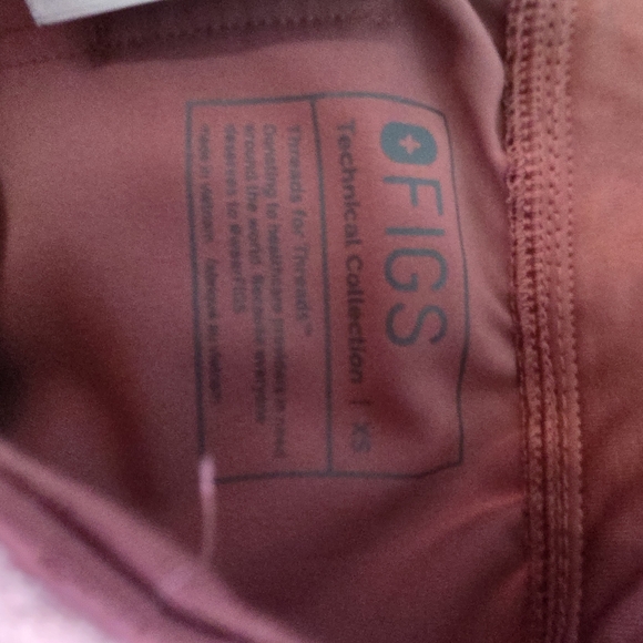 Figs Mauve Mandarin top W/ Zamora Joggers - Picture 7 of 10